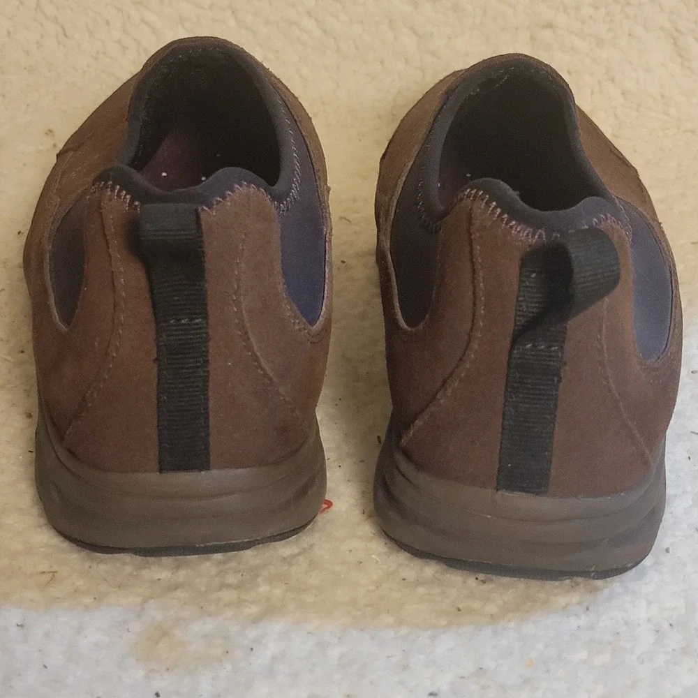 Easy Spirit Hometeams Womens 8.5W Brown Suede Slip On Walking Shoes Comfort